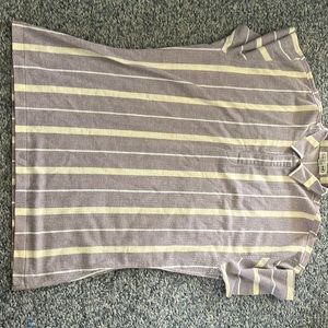 I’m selling a Men button down shirt